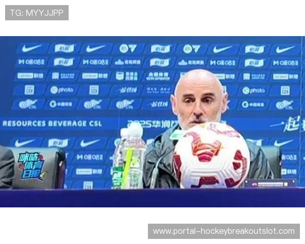 远征900公里目睹球队0-7惨败，英乙球员自掏腰包补偿球迷