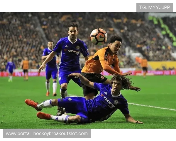 莱万特4-3-3高压逼抢体系对阵埃尔切传控战术